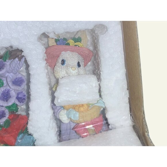 Easter Jubilee 3 Piece Figurine Set   Easter Village Figurines Never used - Picture 9 of 10